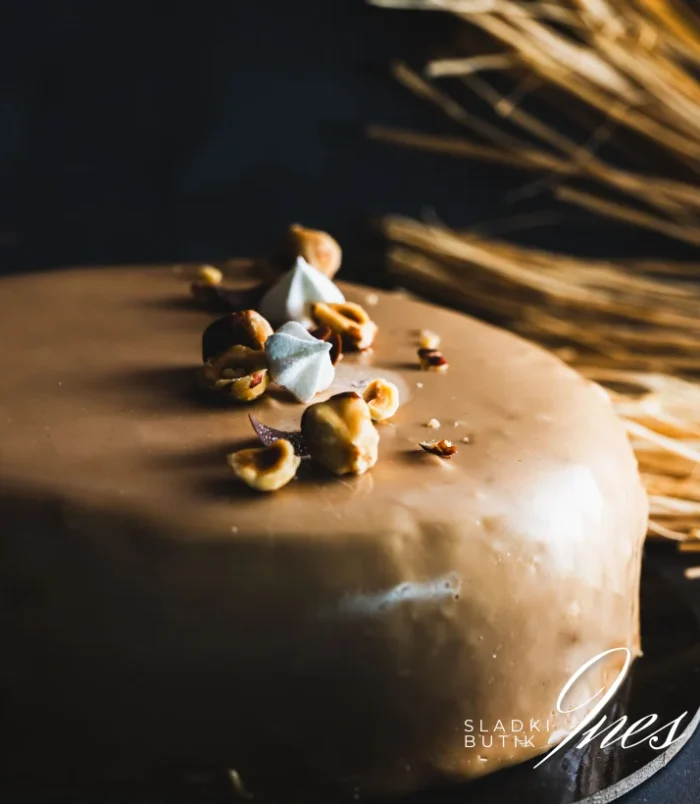 brezglutenska-torta-karamela-lesnik-kava