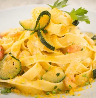 ricette-senza-glutine-tagliatelle-gamberi-zucchine-11.webp